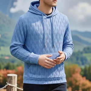 Sweat à capuche bleu clair pour hommes avec texture gaufrée et poche kangourou