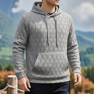 Gros plan détaillé d'un sweat à capuche gris clair avec texture de tissu plissée en 3D