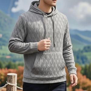 Détail du sweat à capuche gris clair pour homme avec tissu texturé ondulé 3D unique