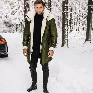 Legergroene winterparka voor heren met dikke lamswollen voering en lederen gespdetails