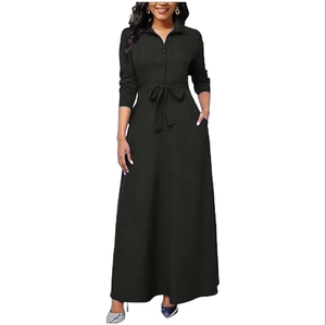 Elegante zwarte maxi-jurk met lange mouwen en strikceintuur in A-lijn model