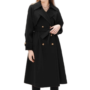 Manteau long élégant en laine noire avec boutons dorés croisés et ceinture à la taille