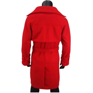 Vue arrière du manteau long en laine rouge avec bavolet dos et ceinture réglable