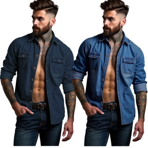 Camicia di jeans slim fit da uomo con tasche sul petto in blu scuro e blu chiaro