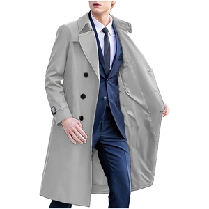 Detailansicht hellgrauer zweireihiger Trenchcoat mit klassischem Revers und Manschettenband
