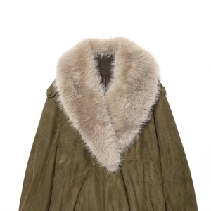 Olivgrüne Wildlederjacke mit großem Kunstfellkragen und zweireihigen Knöpfen für Damen