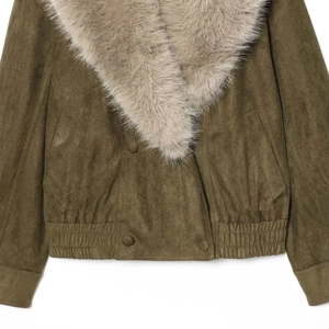 Olivgrüne Wildlederjacke mit Pelzkragen und elastischem Saum für den Winter