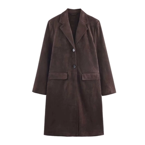 Cappotto classico di media lunghezza in finta pelle scamosciata marrone scuro con revers