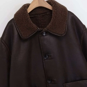Veste homme en similicuir marron avec col en peau de mouton et fermeture à boutons