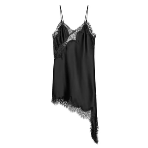 Robe élégante en satin noir à fines bretelles avec dentelle et ourlet asymétrique