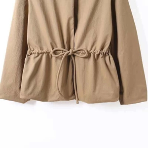 Damen Parka-Jacke in Khaki mit verstellbarem Kordelzug an der Taille und glatter Textur