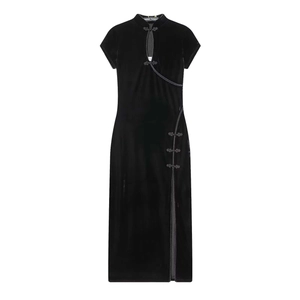 Abito Midi Vintage in Velluto Nero Retrò Collo alla Coreana Chiusura ad Alamaro Manica Corta Vestibilità Aderente Spacco Alto Cheongsam Modificato