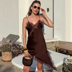 Robe Cami Sexy en Satin avec Dentelle Col en V Ourlet Asymétrique Fines Bretelles Robe à Glissière Fête Soirée Nuisette