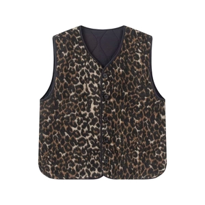 Women's reversible leopard print quilted vest with V-neck and button closure