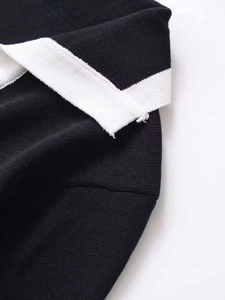 Primer plano de tejido de punto fino con costuras en contraste blanco y negro y su textura