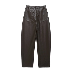 Pantaloni da donna a vita alta in ecopelle marrone scuro con tasche posteriori