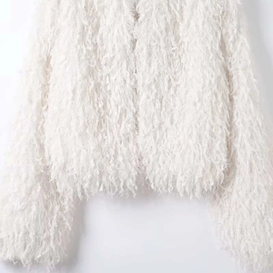 Cardigan blanc chic pour femmes avec manches longues et franges en fausse fourrure douce