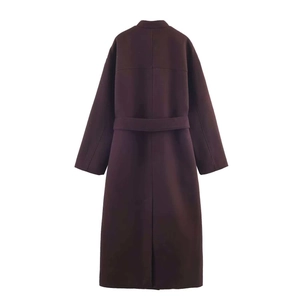 Long manteau en laine bordeaux pour femme avec col montant et ceinture à nouer à la taille