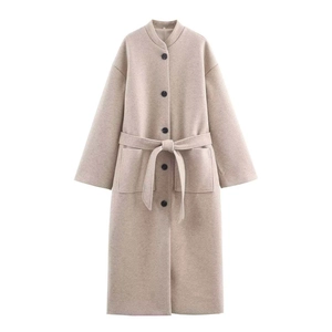 Manteau long classique en laine mélangée beige avec col montant pour femme
