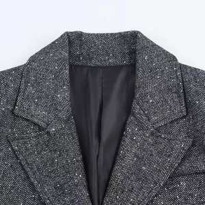 Short herringbone blazer with notched lapel and wool texture in dark gray tone