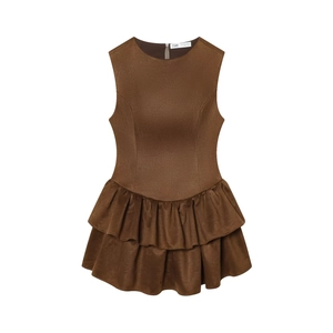 Ärmelloses braunes Kleid im Vintage-Stil mit zweilagigem Volantsaum und Rundhalsausschnitt