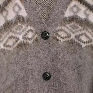Cardigan in maglia con scollo a V, motivo jacquard geometrico e bottoni in resina nera