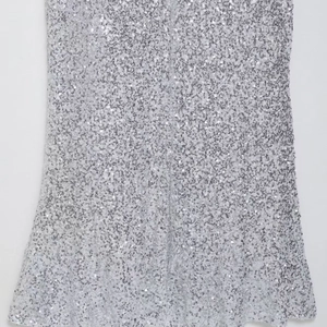 Robe classique à paillettes argentées pour femme avec finition métallique et coupe trapèze