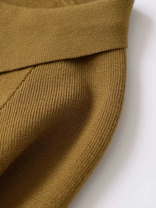 Gros plan du tissu du gilet en maille vintage de couleur jaune gingembre chaud