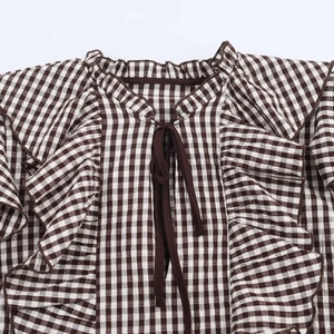 Camicia scozzese da donna con scollo a balze e laccetto decorativo marrone per autunno