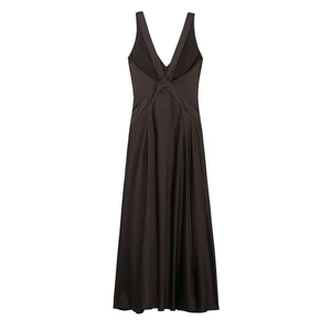 Elegantes ärmelloses Satin-Midikleid in Dunkelbraun mit V-Ausschnitt und Taillenfalten
