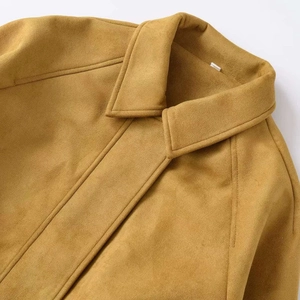 Veste en daim jaune moutarde pour femme avec col rabattu et texture mate premium
