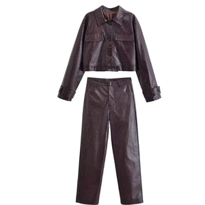 Veste en Cuir PU Gaufré Crocodile pour Femme et Pantalon Droit Bourgogne Tenue d'Automne Décontractée en Similicuir