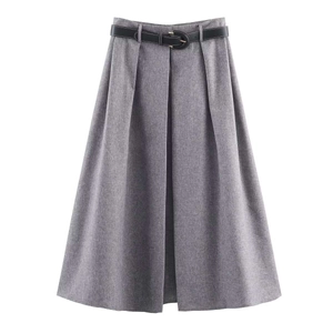 Elegant grey herringbone midi skirt with pleated texture and black leather belt