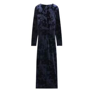Robe midi en velours bleu nuit à manches longues avec texture marbrée et zip au dos