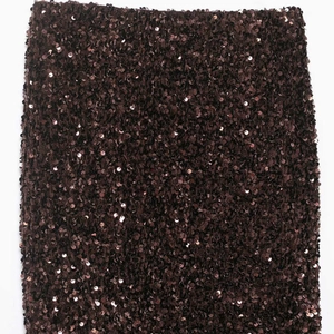 Jupe sirène marron foncé à paillettes à taille haute avec des reflets métalliques brillants