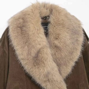 Giacca invernale da donna in finta pelle scamosciata marrone con collo in eco-pelliccia