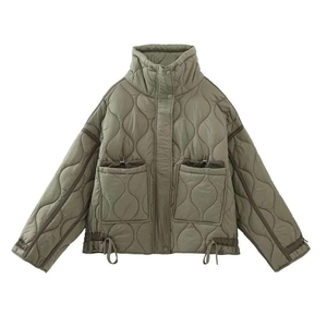 Veste matelassée pour femme vert armée, coupe ample avec col montant et grandes poches