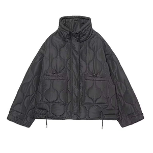 Veste matelassée noire pour femme avec col montant et poches à cordon de serrage