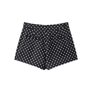 Détail arrière du short noir à pois avec taille haute, poches et une coupe trapèze élégante