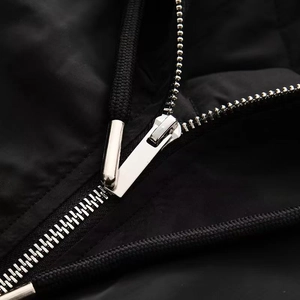 Veste bomber décontractée noire avec fermeture éclair en métal et cordon à embouts métalliques