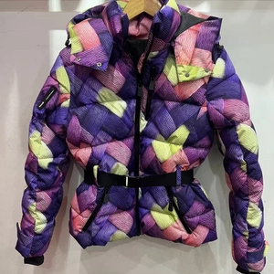 Veste de ski imprimée colorée pour femme avec col montant, ceinture et système RECCO