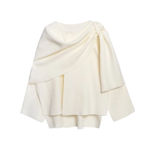 Weißer Cape-Strickpullover mit asymmetrischem Wickelhals-Design und langen Ärmeln