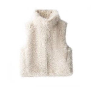 Gilet tendance en fausse fourrure beige avec col montant et texture peluche