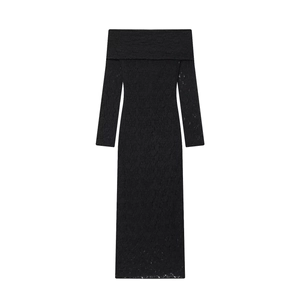 Robe longue en dentelle noire élégante à épaules dénudées avec des motifs de crochet fins