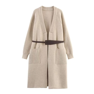 Gilet long en maille crème pour femme avec poches et ceinture marron fine