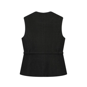 Vista posteriore di un gilet in tweed nero senza maniche con cintura in vita coordinata