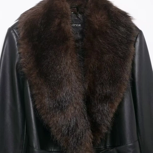 Manteau long femme en similicuir noir avec col amovible en fausse fourrure marron