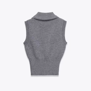 Gilet en tricot gris foncé avec col rabattu et ourlet côtelé pour look automne
