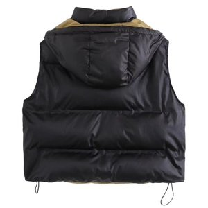 Gilet matelassé noir à capuche sans manches avec doublure kaki et cordon de serrage