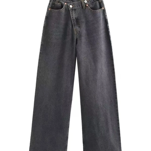 Jean large taille haute gris foncé avec design asymétrique croisé à double boutonnage